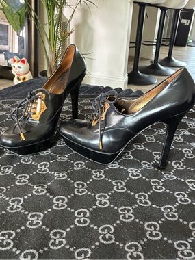 Gucci Black Patent Leather Platform Lace-Up Heels with Gold Hardware